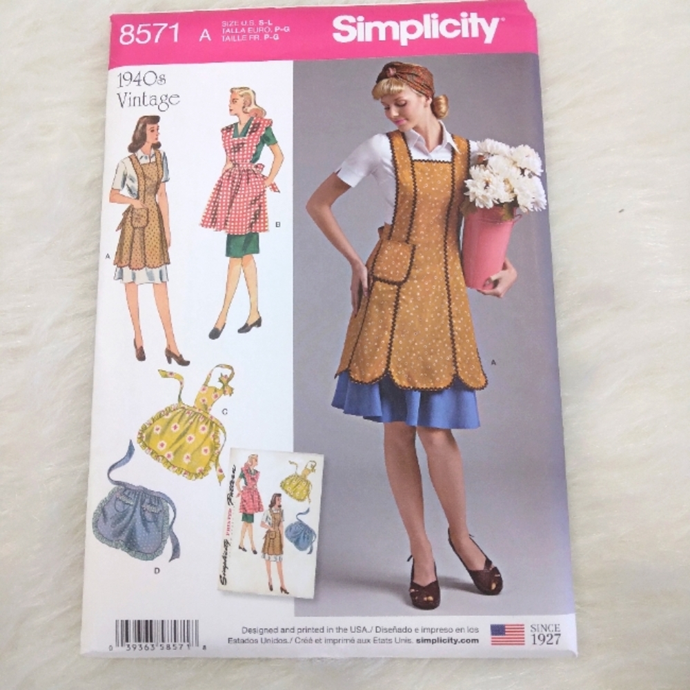 Simplicity 8571, 1940s style aprons, size S-M-L